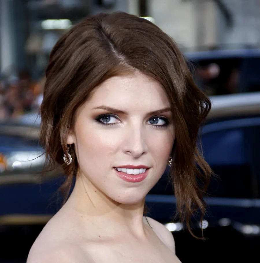 Anna Kendrick With Brown Hair And Blue Eyes