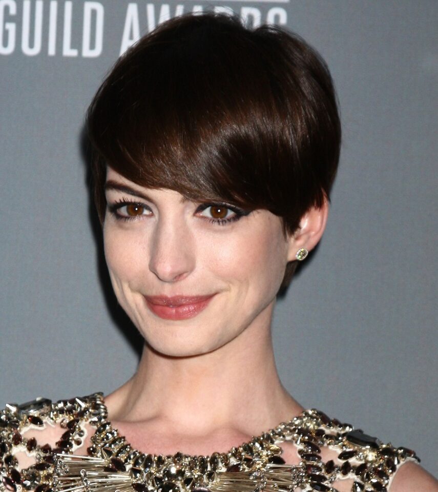 Of Anne Hathaway S Most Iconic Hairstyles Hairstylecamp