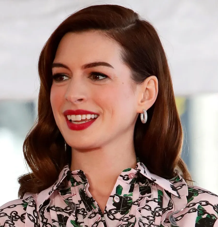 Anne Hathaway With Retro Waves Hairstyle