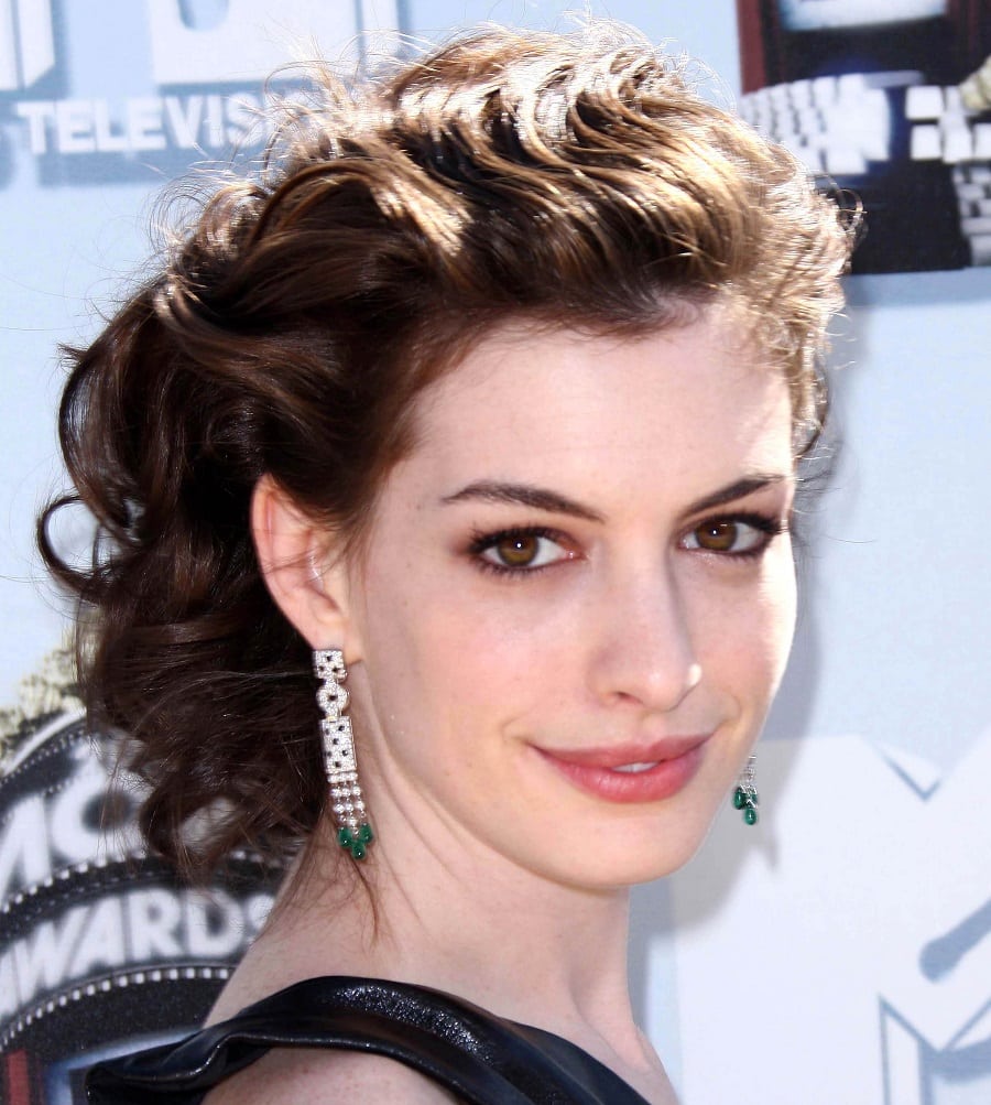 Anne Hathaway With Short Curly Hair