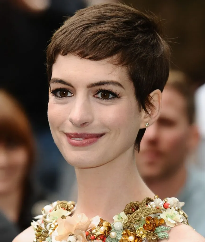 Anne Hathaway With Short Hair