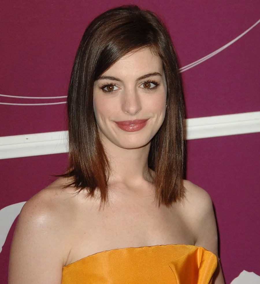 Anne Hathaway With Straight Medium Length Hair