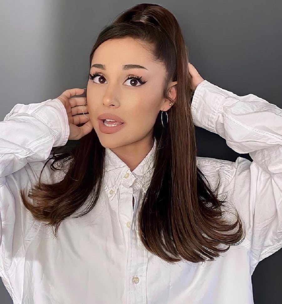 Ariana Grande with flipped out ends hairstyle