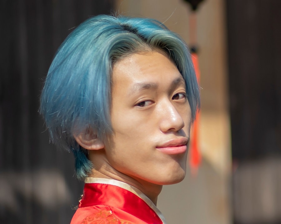 Asian guy with blue hair in the middle part