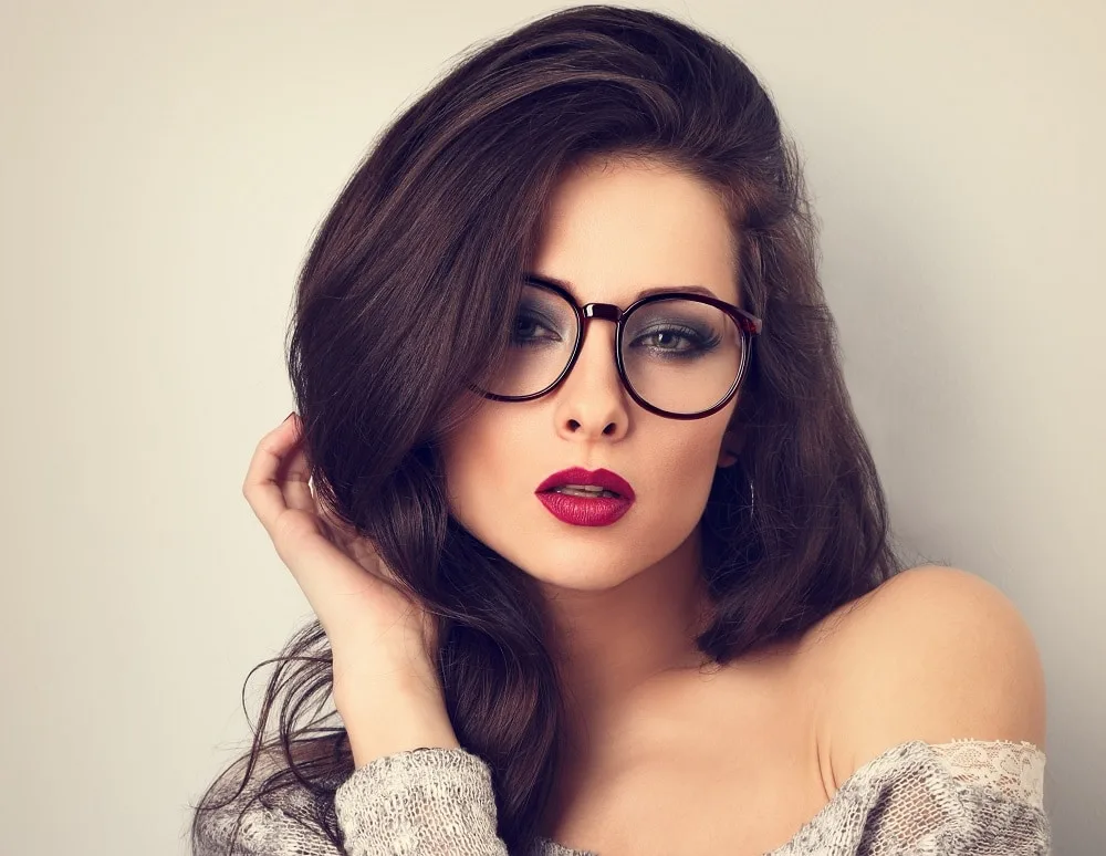 Best Haircuts for a Diamond Shaped Face - Side Swept Layers with Glasses