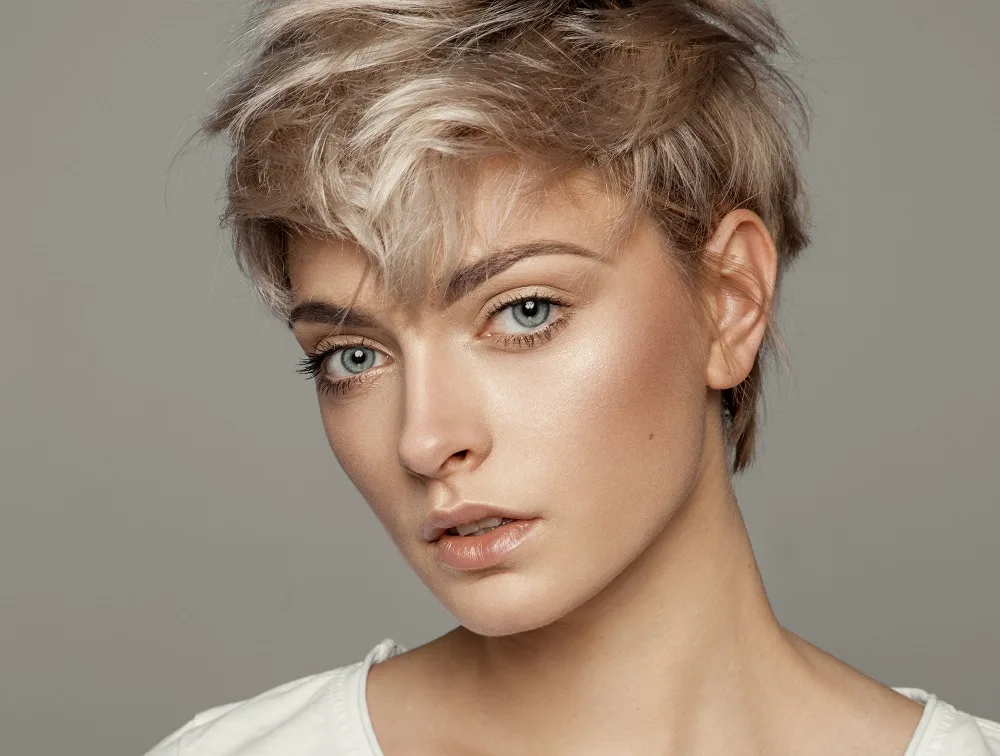 Best Haircuts for a Square Shaped Face - Messy Pixie