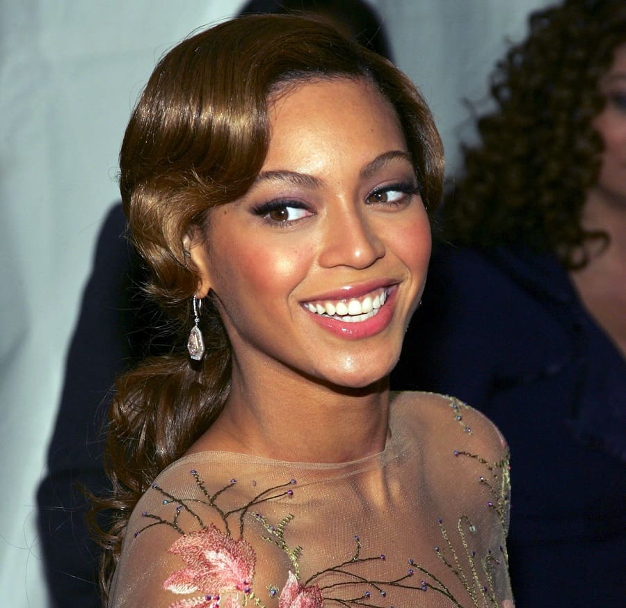 Beyonce's brown hairstyle