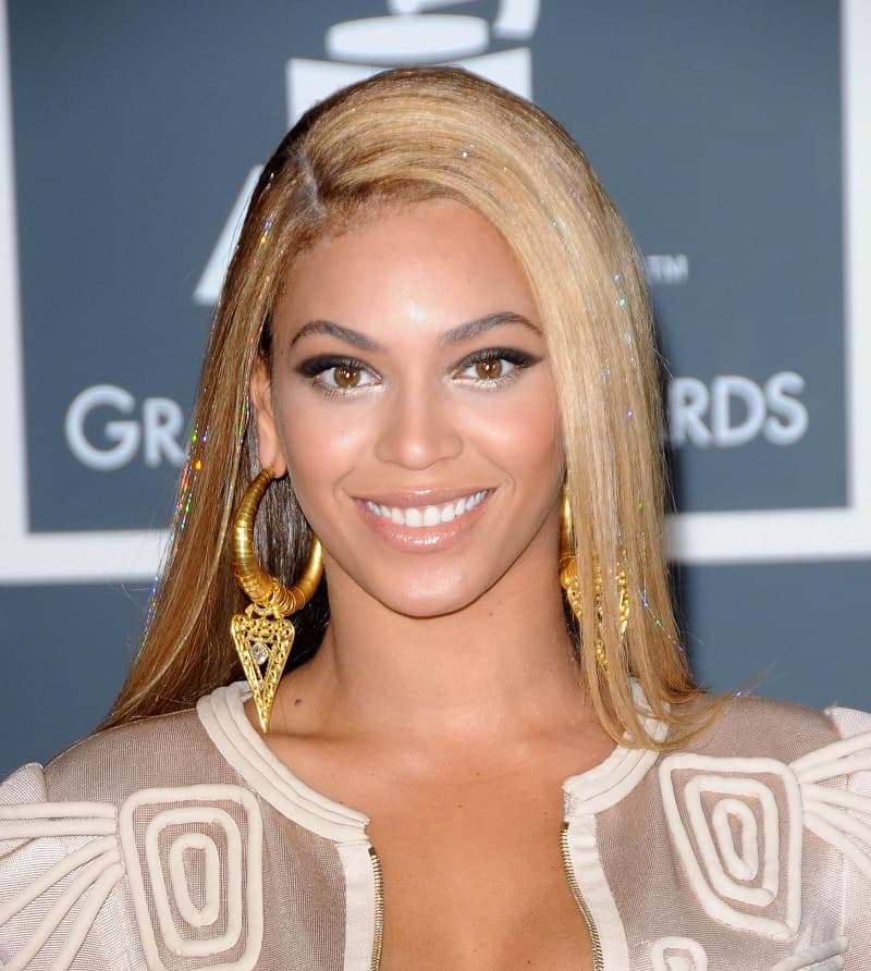 Beyonce's light blonde hair
