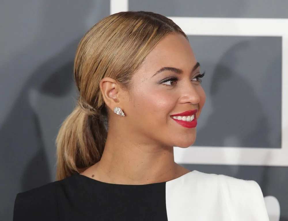 Beyonce's middle part ponytail