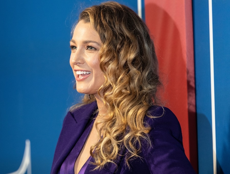 Blake Lively sombre curls