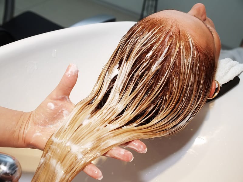 Bleaching Wet Hair