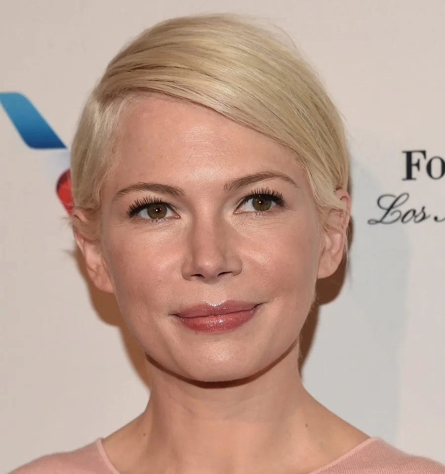 Blonde Actress Michelle Williams With Brown Eyes
