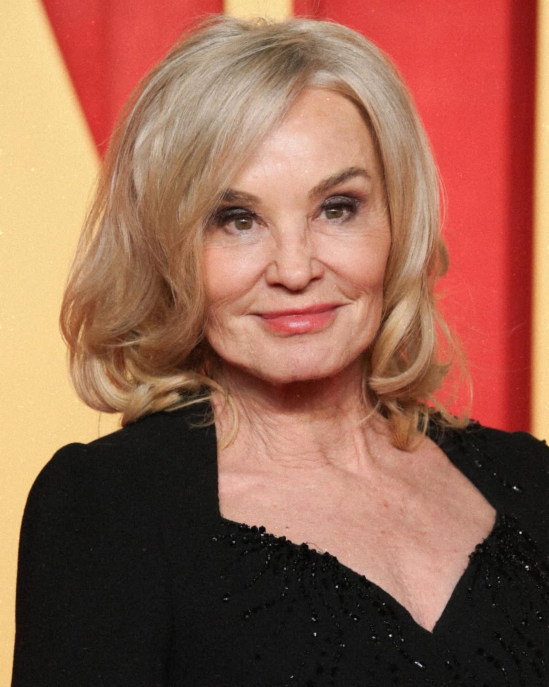 80s blonde actress Jessica Lange with a soft wavy blonde bob hairstyle