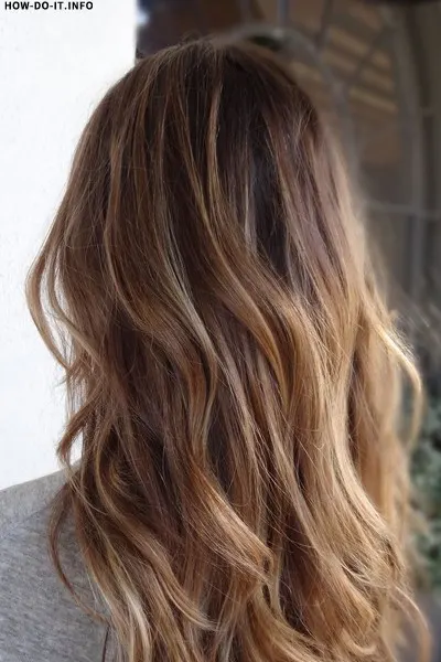  Light golden brown balayage hairstyle for women 
