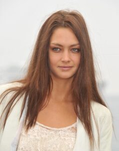 27 Famous Celebrities With Brown Hair & Blue Eyes