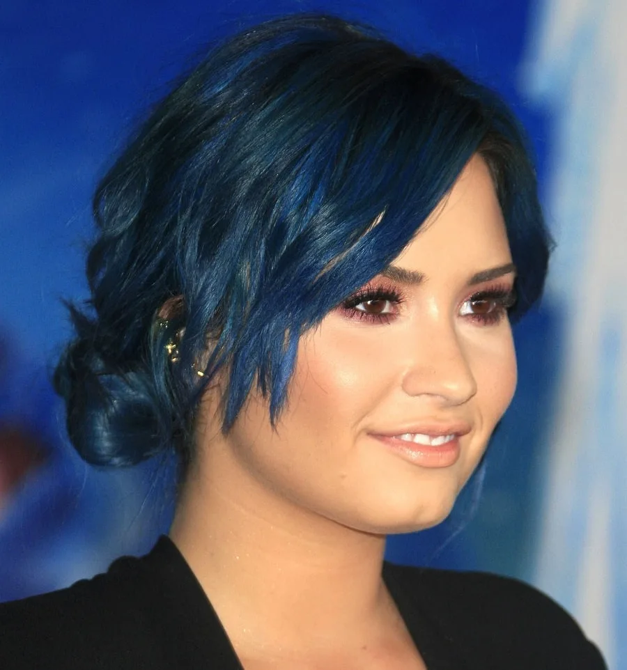 Famous singer with blue hair - Demi Lovato