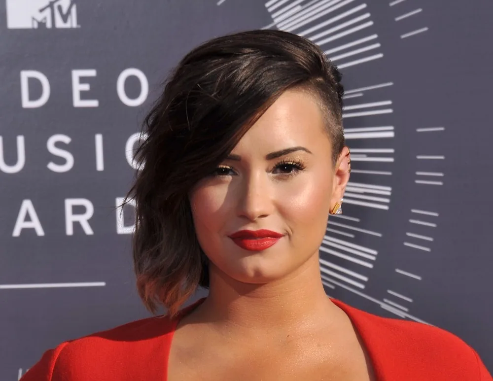 Famous singer with undercut bob - Demi Lovato