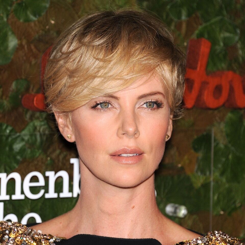 25 Dazzling Charlize Theron Hairstyle Ideas