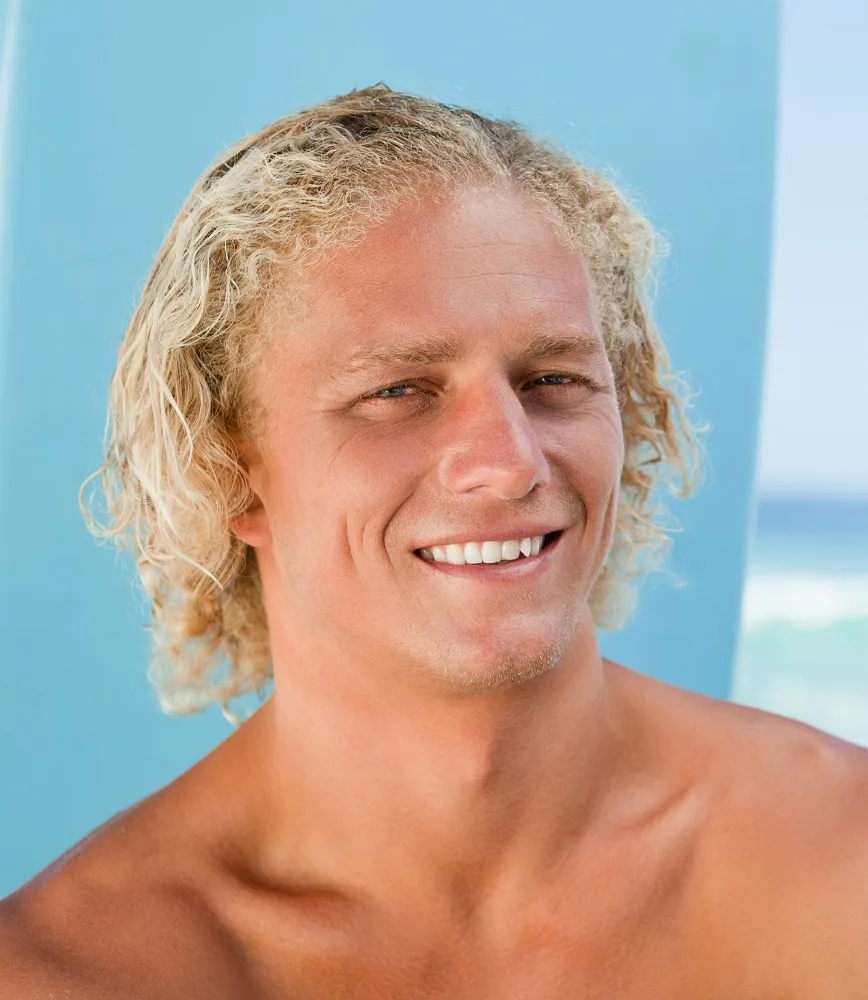 Chin-Length Hairstyle for Surfer Men