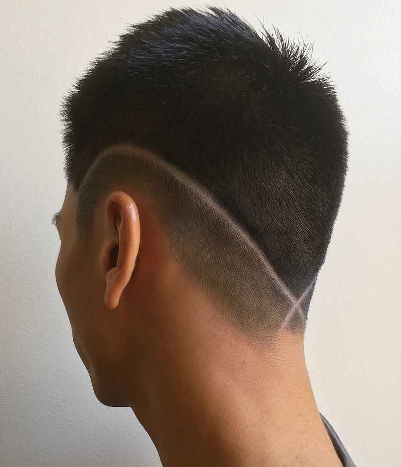 Crossed Neckline for Men's Hair