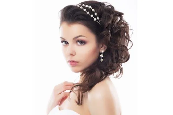 Curly-Quinceanera-Hairstyles-
