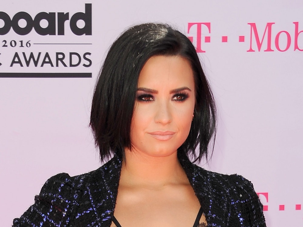 Demi Lovato with Shoulder-length hair
