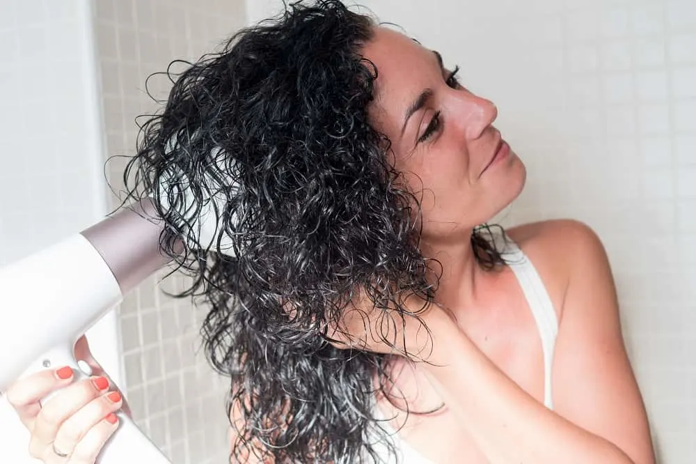 Diffuse your Curly Hair to get volume