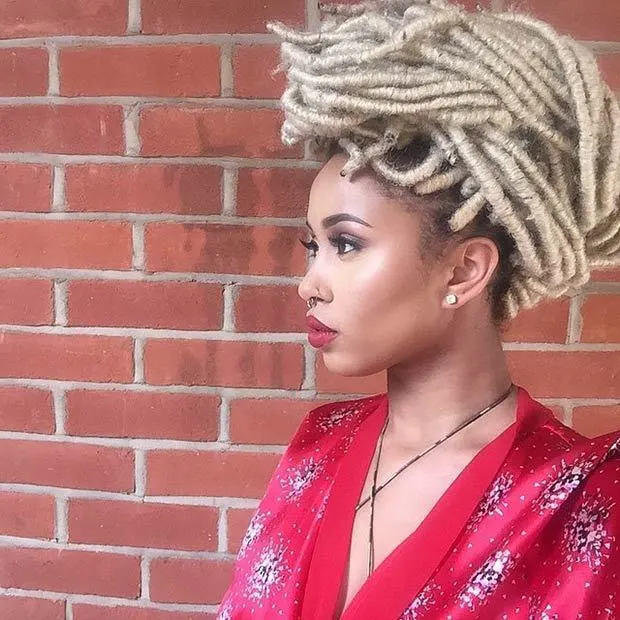 Blonde and beautifu Faux Locs hairstyle 