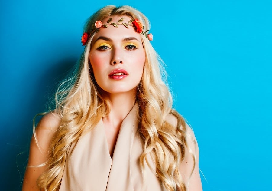 Greek hairstyle for wavy blonde hair