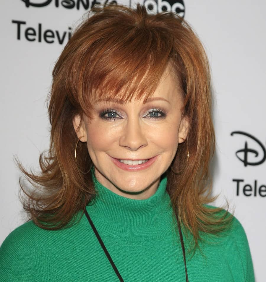 straight hairstyle by Reba McEntire