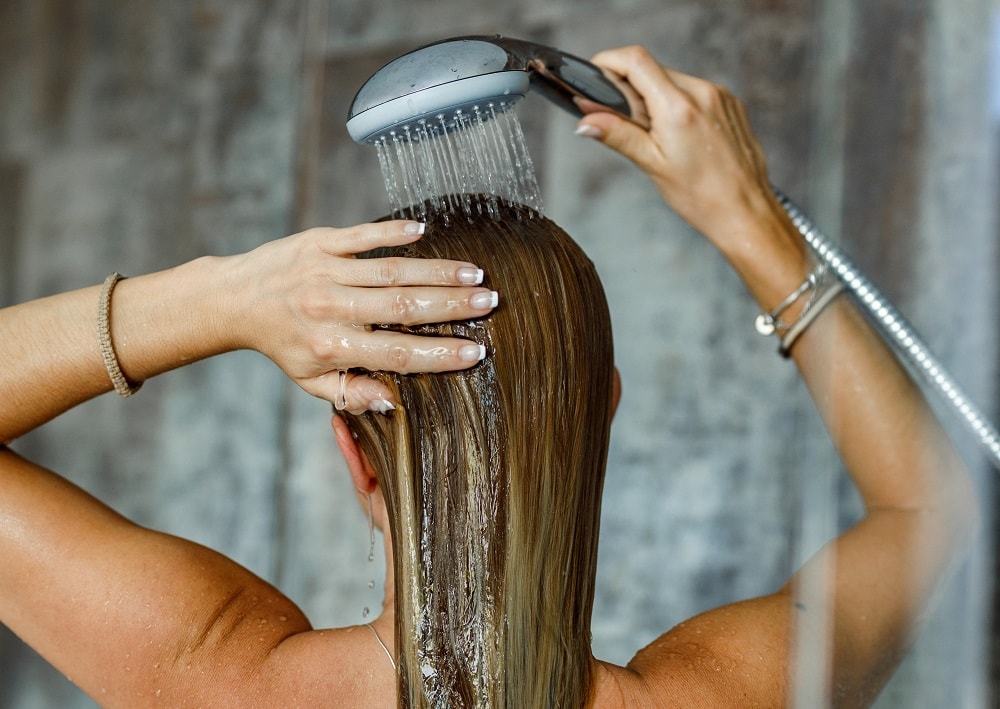How long to wait to wash hair after highlighting