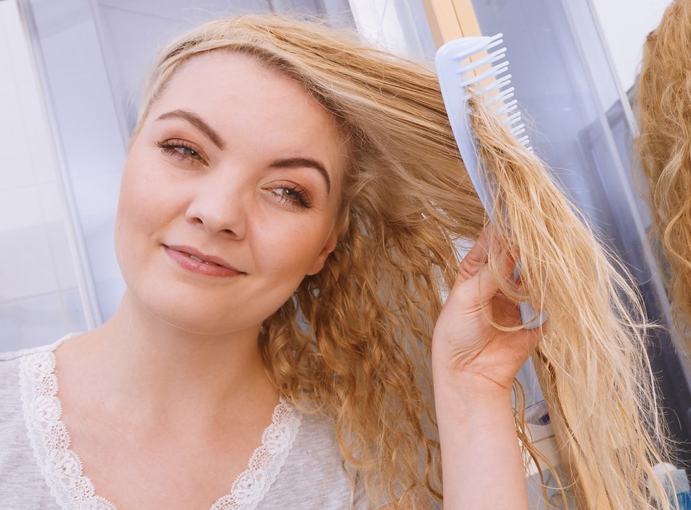 How to care for curly hair - Use a wide tooth comb for curly hair
