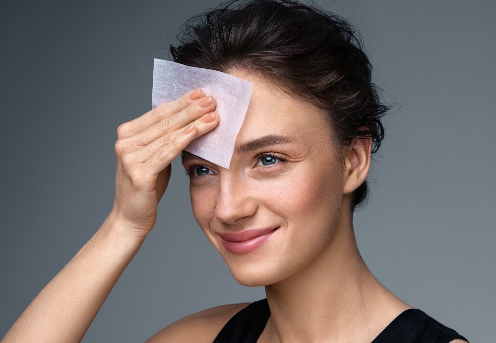 How to Fix Greasy Hair - Blotting Paper