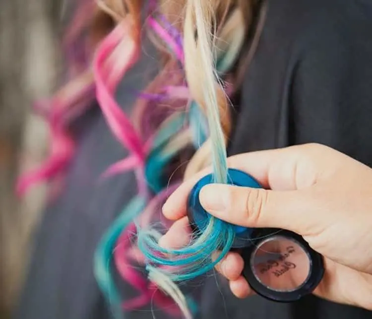 How to Use Hair Chalk