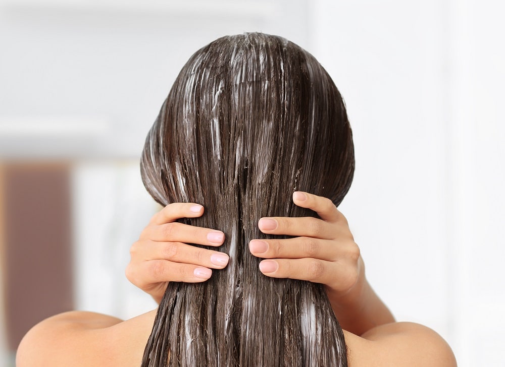 How to Wash Dry Hair Before Foil Highlights