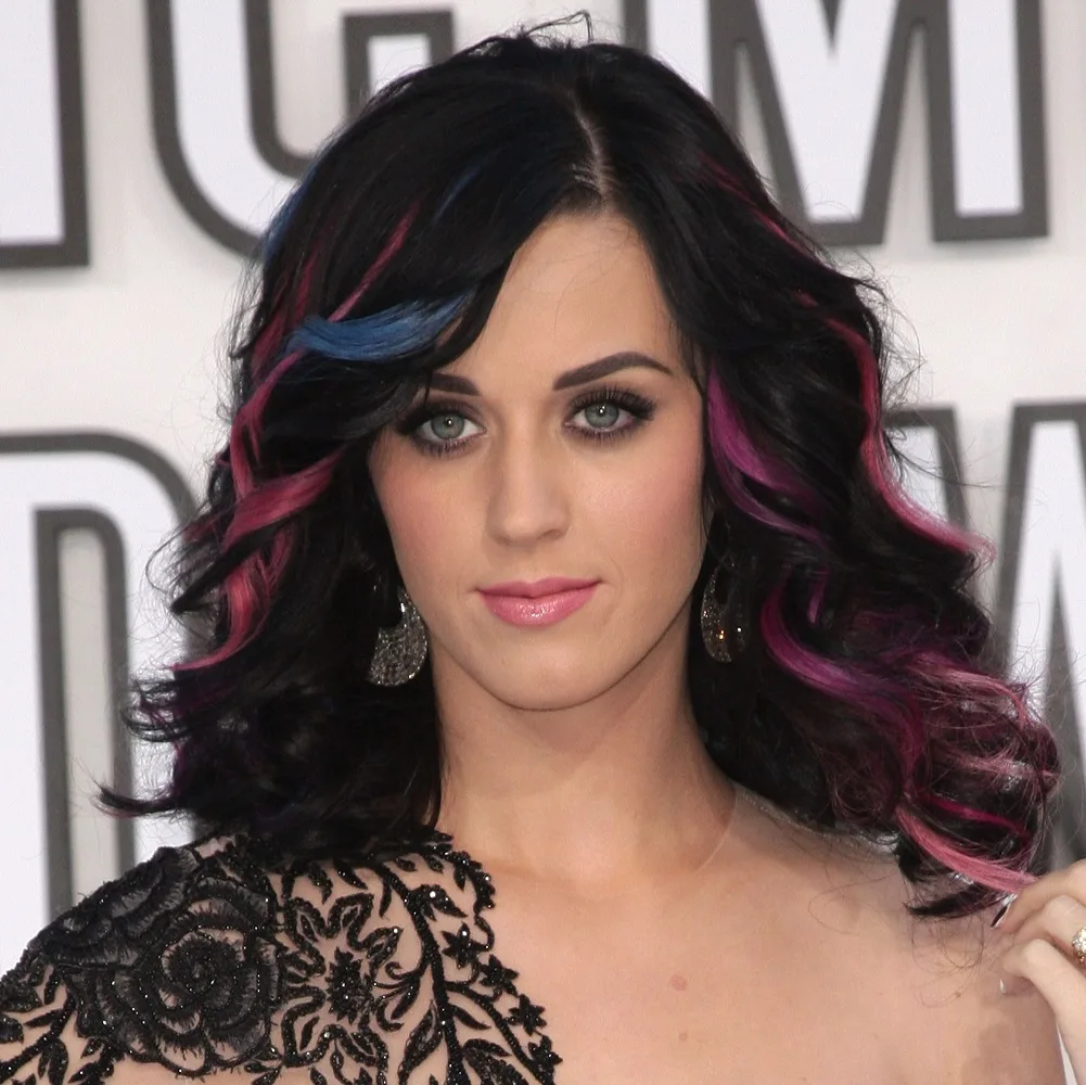 Katy Perry hairstyle with highlights
