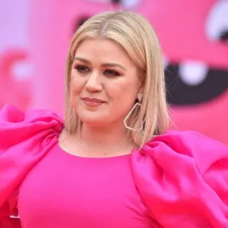 Kelly Clarkson hairstyle