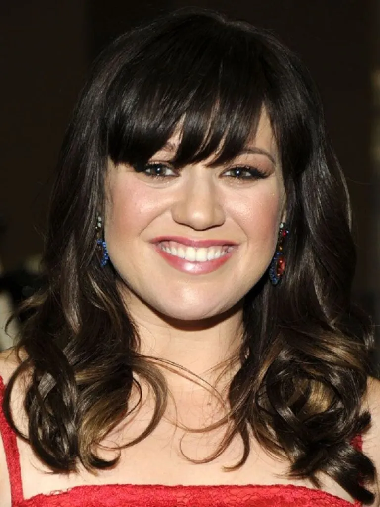 Kelly Clarkson with bangs hairstyle