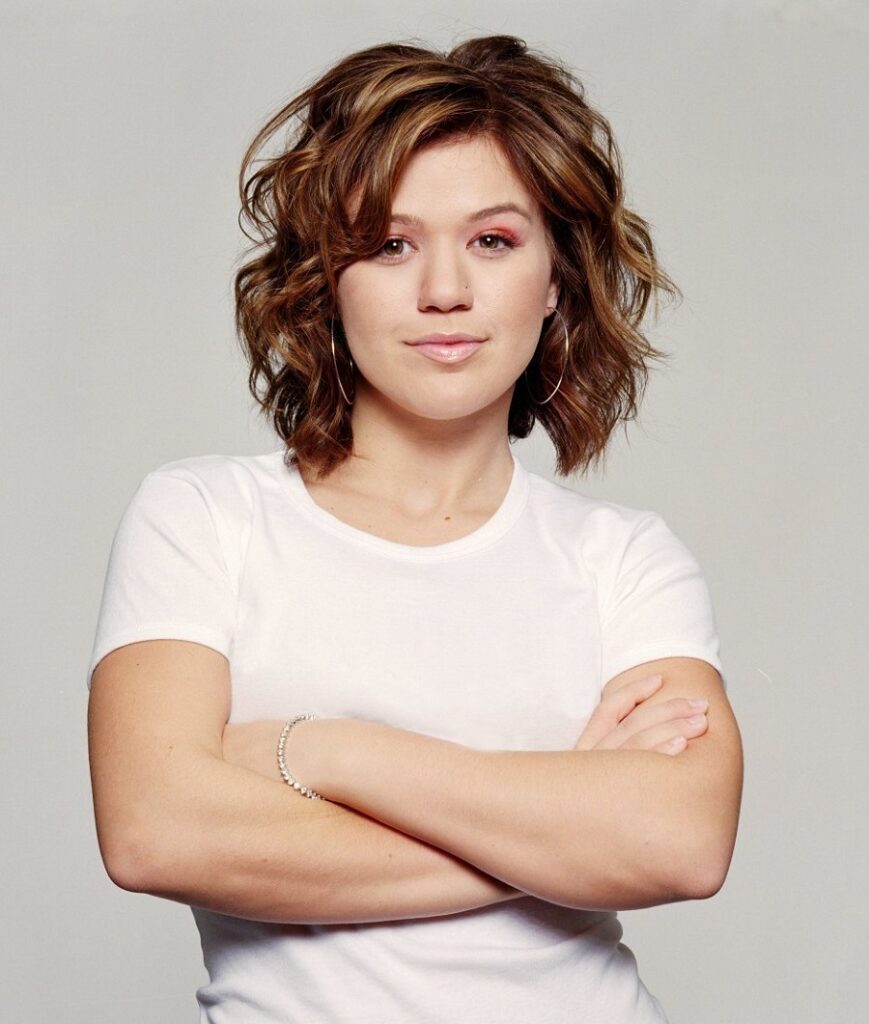Kelly Clarkson with tousled bob