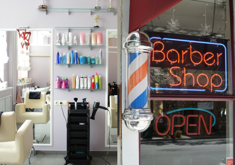 The main differences between hairdressers and hair stylists