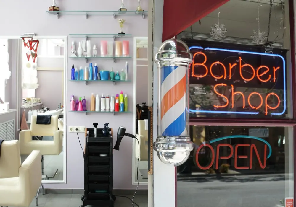 Differences Between Barbers and Hairstylists
