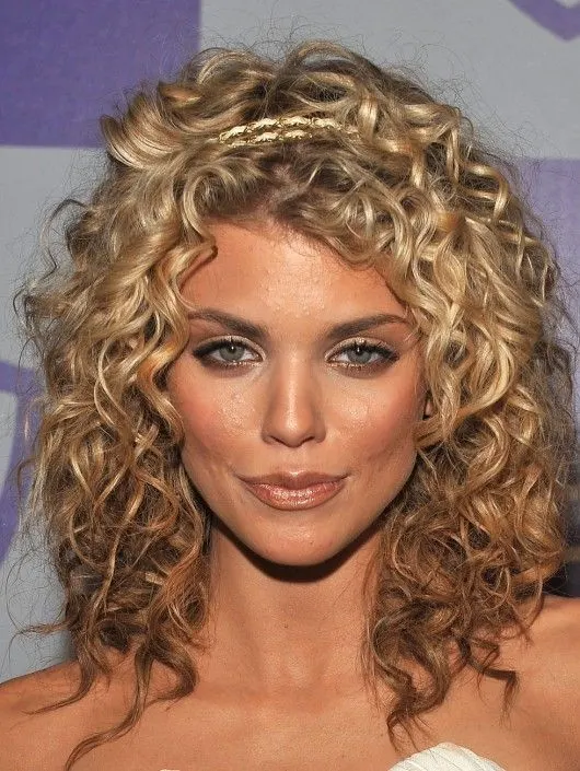 Medium Ombre Curly Hairstyle for women 