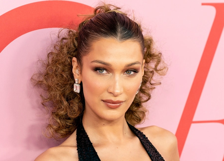 Celebrity with oval face shape Bella Hadid
