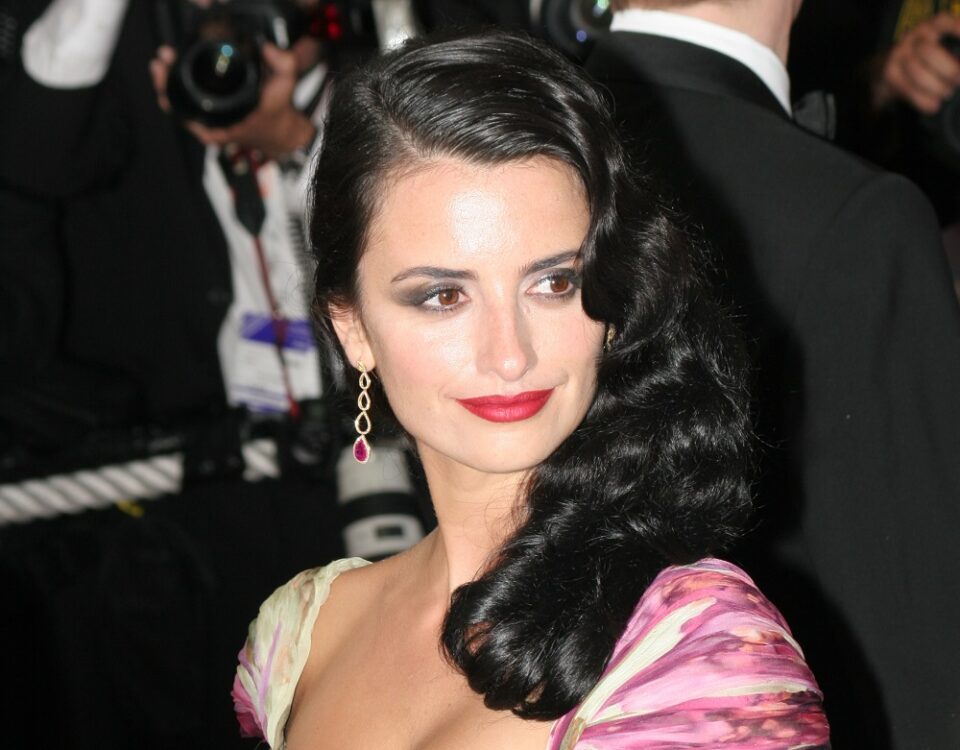 20 Glamorous Penelope Cruz Hairstyles 9139