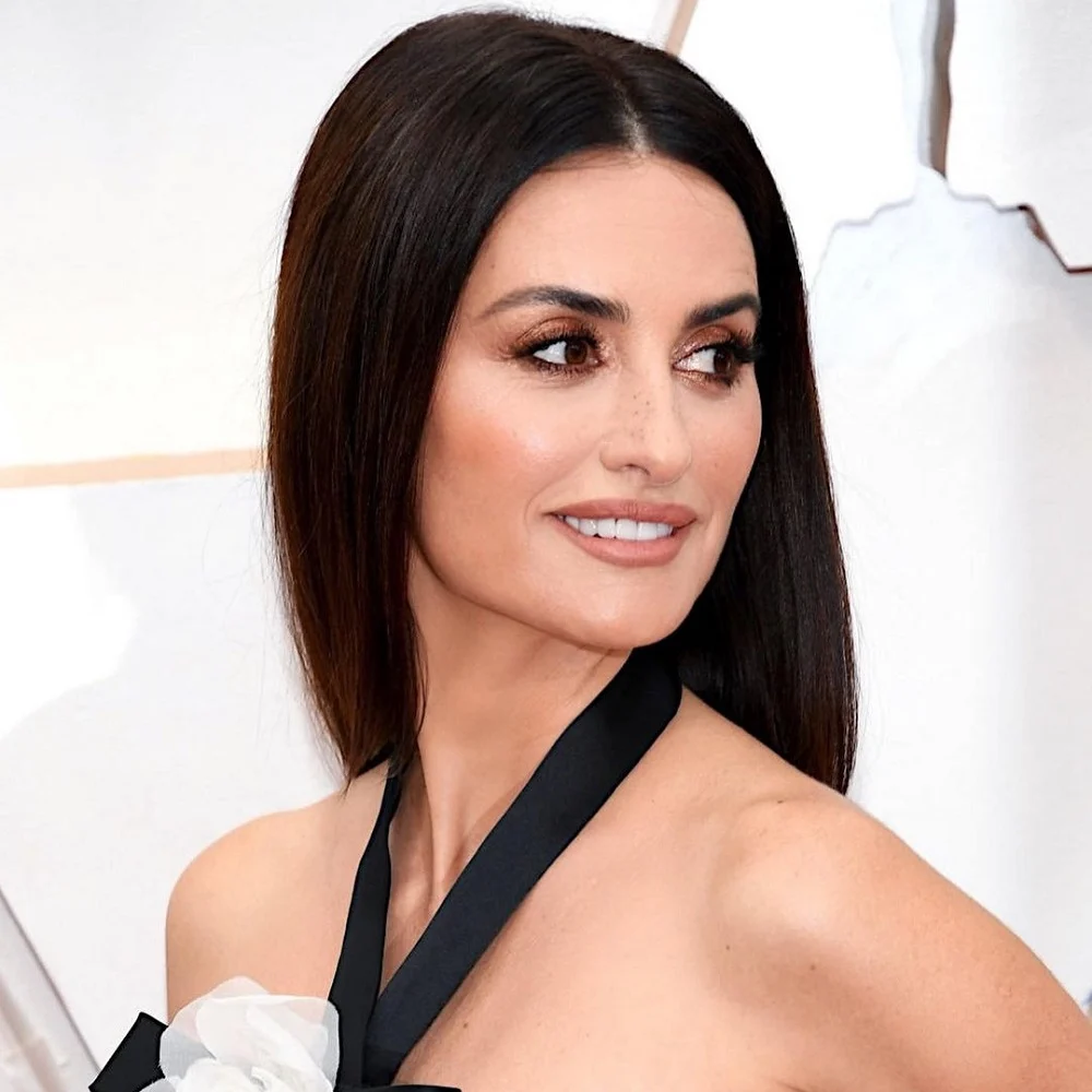 Penelope Cruz's sleek straight hair