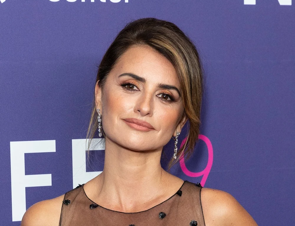 Penelope Cruz's updo with long side bangs