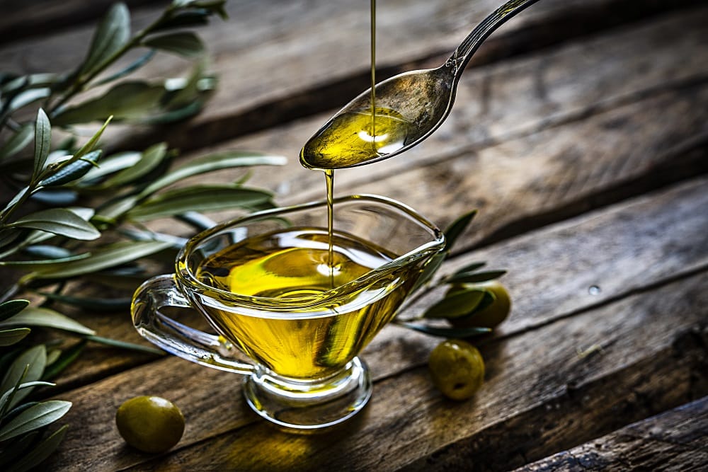 Pros and Cons of Removing Permanent Hair Dye with Olive Oil