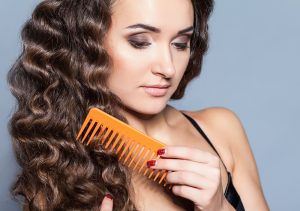 Use Wide-tooth Comb to get back naturally curly hair