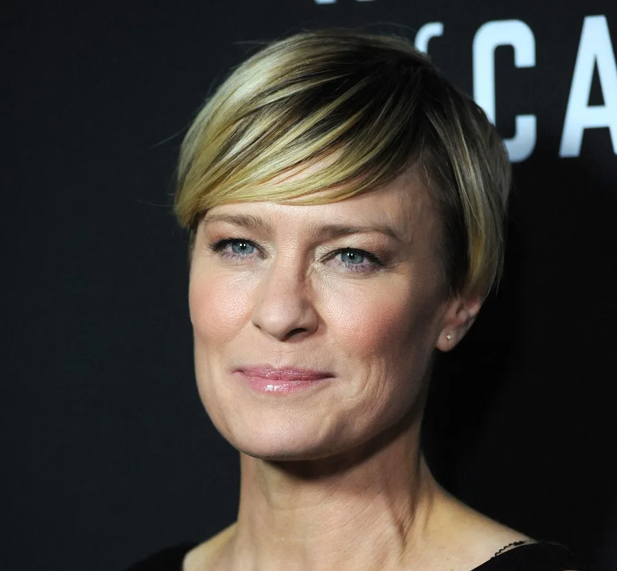 Robin Wright balayage pixie