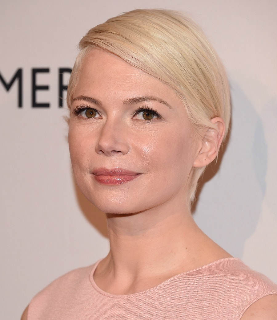 Round face shaped celebrity Michelle Williams